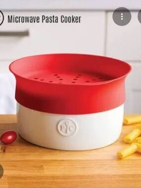 Pampered Chef Red and White Microwave Pasta Cooker Colander